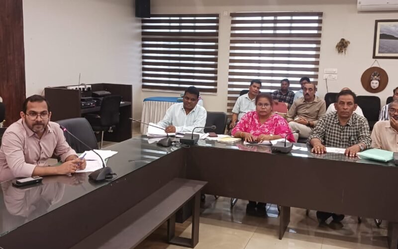 सरायकेला: आपूर्ति योजनाओं की समीक्षा, समय पर वितरण के निर्देश