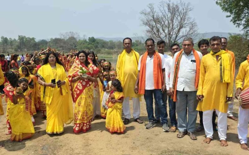 डुमरा गांव में 24 प्रहर अखंड हरिकीर्तन का आयोजन, कलश यात्रा में उमड़ी श्रद्धालुओं की भीड़