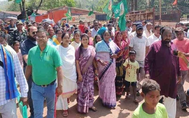 गुवा में विस्थापन को लेकर गरमाया माहौल, सांसद जोबा माझी ने किया दौरा