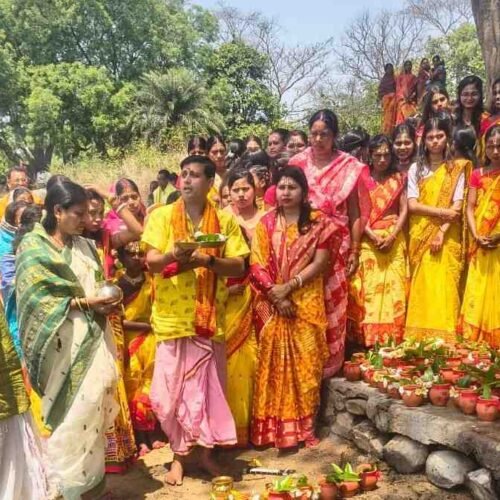 तुमुंग गांव में भव्य कलश यात्रा, 108 महिलाओं ने लिया हिस्सा