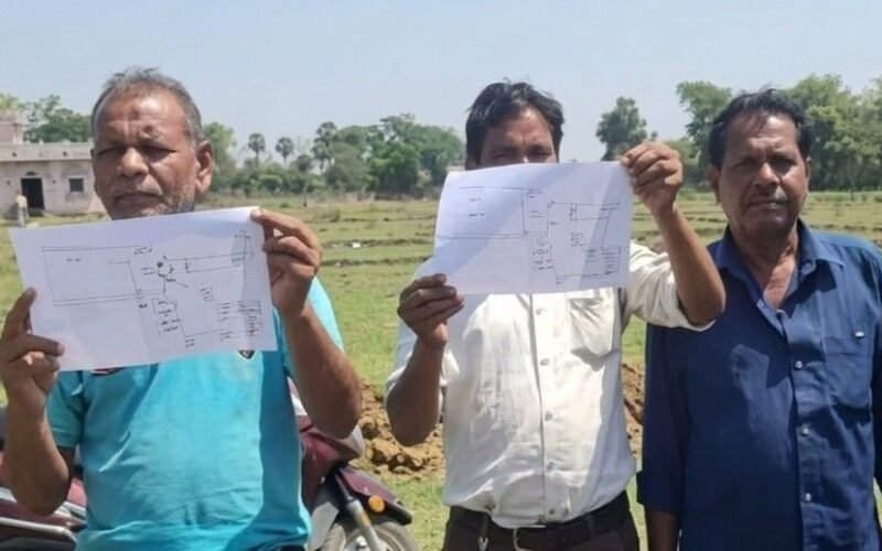 नुआग्राम में जमीन विवाद ने पकड़ा तूल, रैयतदारों ने तोड़ी बाउंड्री वॉल