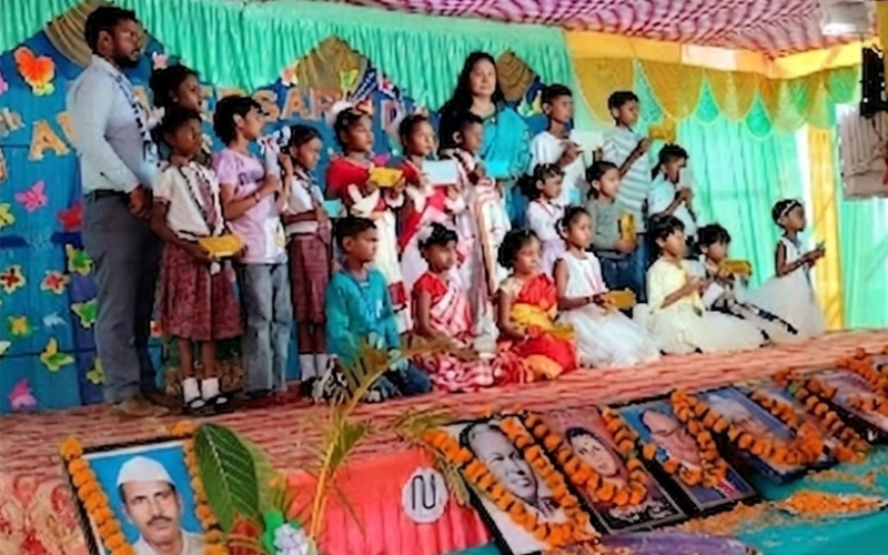 असुरा में रविन्द्र बाल संस्कार विद्यालय की 10वीं वर्षगांठ धूमधाम से संपन्न