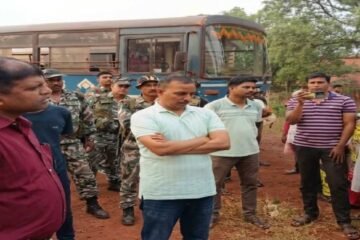 गुवा सेल खदान क्षेत्र में रोजगार की मांग पर 12 घंटे का चक्का जाम, प्रशासन के आश्वासन पर समाप्त आंदोलन