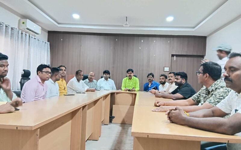 सरायकेला: झामुमो जिला समिति की प्रेस वार्ता, हजारीबाग घटना पर जताया दुख, दोषियों पर कड़ी कार्रवाई की मांग