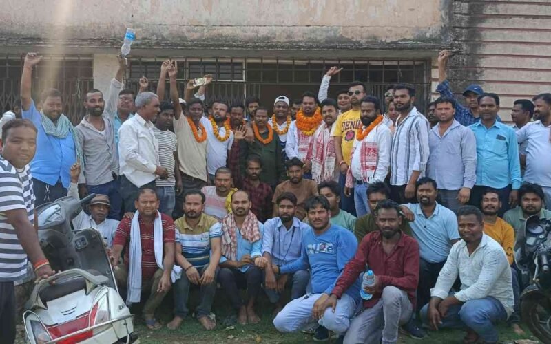 आदित्यपुर: मैक्सी टैक्सी एसोसिएशन की बैठक में प्रेम मार्डी बने अध्यक्ष