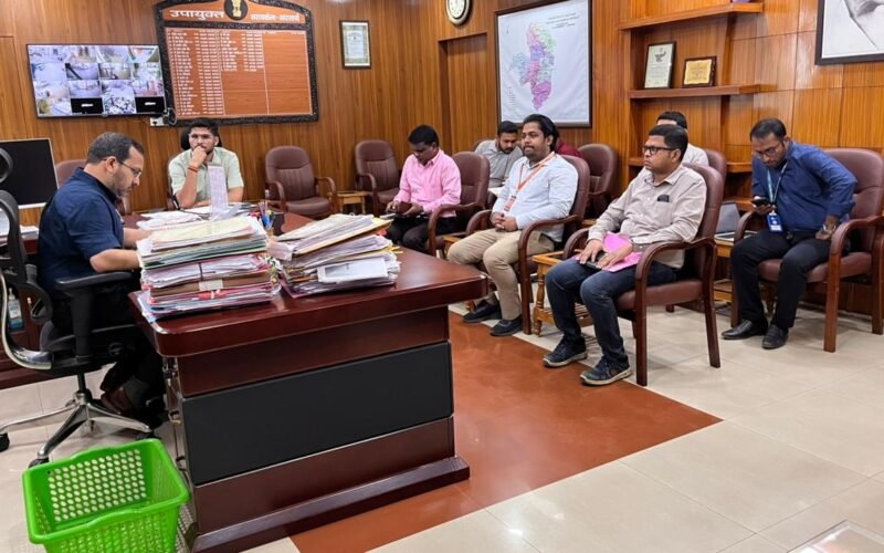 सरायकेला-खरसावां में एलपीजी आपूर्ति को लेकर समीक्षा बैठक, उपायुक्त ने दिए सख्त निर्देश