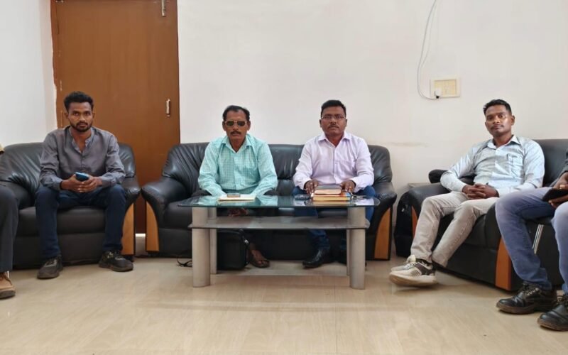 खरसावां में वृहद झारखण्ड मोर्चा की बैठक, संगठन के पुनर्गठन का फैसला