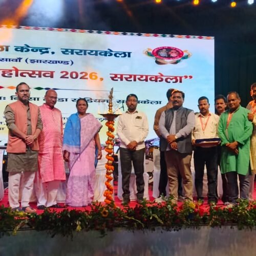 सरायकेला में छऊ महोत्सव-2026 का भव्य आगाज़, सांसद जोबा माझी ने किया उद्घाटन