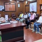 सरायकेला-खरसावां: उपायुक्त की अध्यक्षता में साप्ताहिक जनता दरबार आयोजित