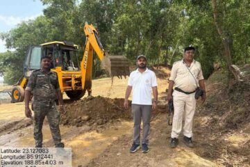 सरायकेला-खरसावां: अवैध बालू खनन के खिलाफ जिला प्रशासन सख्त, कई घाटों पर औचक निरीक्षण