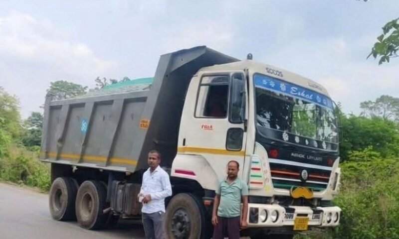 अवैध पत्थर परिवहन पर खनन विभाग की कार्रवाई, 676 सीएफटी पत्थर लदा 10 चक्का वाहन जब्त