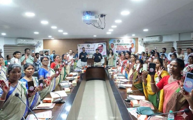 चाईबासा: एफपीओ की व्यावसायिक गतिविधियों की समीक्षा, 10 दिनों में ‘मास्टर प्रोडक्ट’ चिन्हित करने का निर्देश