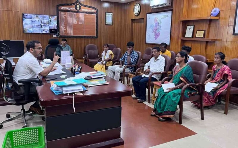 साप्ताहिक जनता दरबार में उपायुक्त ने सुनीं आमजन की समस्याएं, कई मामलों का ऑन-द-स्पॉट निष्पादन