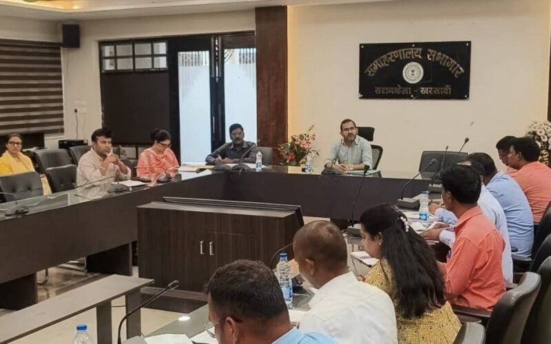 सरायकेला पेयजल योजनाओं की समीक्षा बैठक में उपायुक्त ने दिए त्वरित मरम्मति और जलापूर्ति सुनिश्चित करने के निर्देश