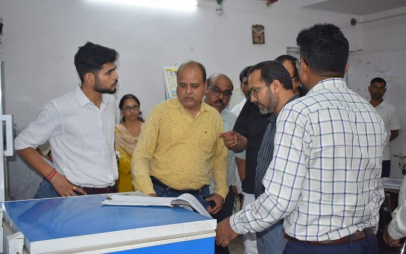 सरायकेला : सीएचसी गम्हरिया के औचक निरीक्षण में मिली अव्यवस्था, उपायुक्त ने दिए सख्त निर्देश