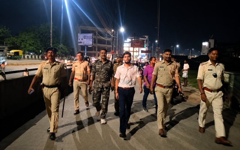 सरायकेला : सार्वजनिक स्थलों पर शराब सेवन करने वालों पर प्रशासन सख्त, एसडीओ ने किया निरीक्षण
