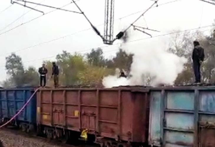 केसिंगा रेलवे स्टेशन के पास कोयला लदी मालगाड़ी में लगी आग, पांच डिब्बे प्रभावित