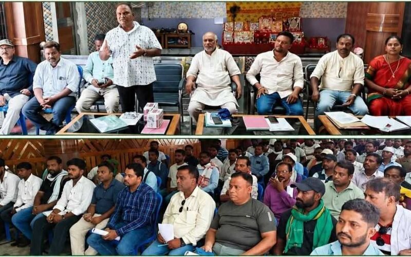 चक्रधरपुर में झामुमो की बैठक आयोजित, बीएलए-2 की नियुक्ति और बूथ कमेटियों के पुनर्गठन पर जोर