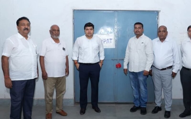 चाईबासा: ईवीएम-वीवीपैट वेयरहाउस का त्रैमासिक निरीक्षण, सुरक्षा व्यवस्था की हुई गहन समीक्षा