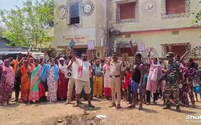 खुंटपानी के पुरुनियाँ गांव में नशा मुक्ति को लेकर अहम बैठक, महिलाओं और बच्चों ने लिया नशामुक्त गांव का संकल्प