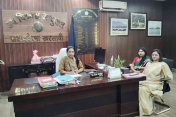 सरायकेला: विकास योजनाओं की प्रगति पर जिला परिषद सदस्य पिंकी मंडल ने डीडीसी से की चर्चा