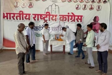 कृष्ण बल्लभ सहाय की पुण्यतिथि पर कांग्रेसियों ने दी श्रद्धांजलि
