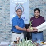 चाईबासा: डीसी और एसपी ने सीआरपीएफ डीआईजी से की मुलाकात, सुरक्षा व विकास कार्यों की समीक्षा