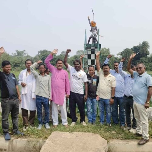 चक्रधरपुर: भगवान बिरसा मुंडा के शहादत दिवस पर श्रद्धांजलि सभा आयोजित