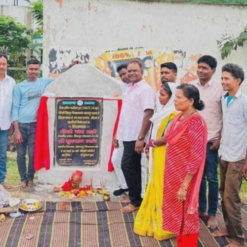 चक्रधरपुर: इटिहासा उच्च विद्यालय में 30 लाख की लागत से चहारदीवारी निर्माण कार्य का शिलान्यास
