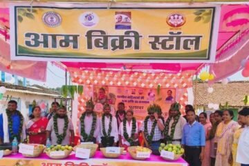 बंदगांव में आम बिक्री स्टॉल का शुभारंभ, किसानों और दीदी समूहों को मिलेगा बेहतर बाजार