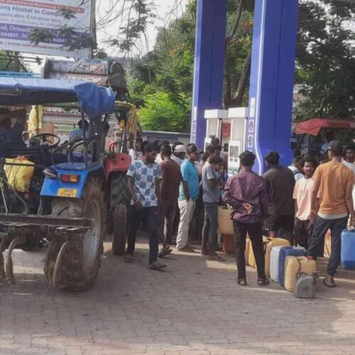 चक्रधरपुर में डीजल संकट गहराया, पेट्रोल पंपों पर वाहनों की लंबी कतारें