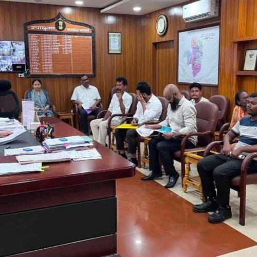 साप्ताहिक जनता दरबार में उपायुक्त ने सुनीं लोगों की समस्याएं, त्वरित समाधान के दिए निर्देश