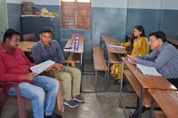 चाईबासा : विशेष गहन पुनरीक्षण अभियान के तहत बीएलए-दो त्रिशानु राय ने किया बूथ निरीक्षण