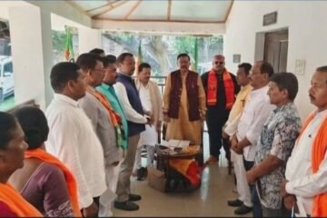 चक्रधरपुर में भाजपा के नवनिर्वाचित पदाधिकारियों का सम्मान एवं स्वागत समारोह आयोजित