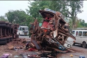 राजनगर में भीषण सड़क हादसा: आयरन लदे दो ट्रेलरों की आमने-सामने टक्कर, एक चालक की मौत