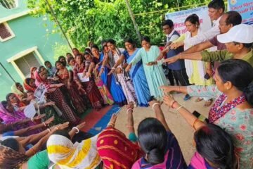 चक्रधरपुर में निशुल्क विधिक सेवा जागरूकता शिविर का आयोजन, ग्रामीणों को दी गई महत्वपूर्ण जानकारी