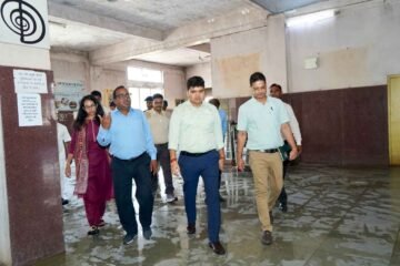 चाईबासा में अन्ना अमृता फाउंडेशन के सेंट्रल किचन का उपायुक्त ने किया निरीक्षण, भोजन की गुणवत्ता और वितरण व्यवस्था की समीक्षा