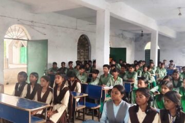 चौका के +2 हाई स्कूल में जागरूकता कार्यक्रम आयोजित, विद्यार्थियों को कानून एवं सुरक्षा संबंधी दी गई जानकारी