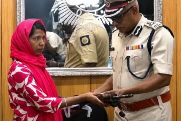 कोलकाता में खूंखार नक्सली शकुंतला उर्फ पुष्पा ने किया आत्मसमर्पण, सुनील महतो हत्याकांड की थी प्रमुख आरोपी
