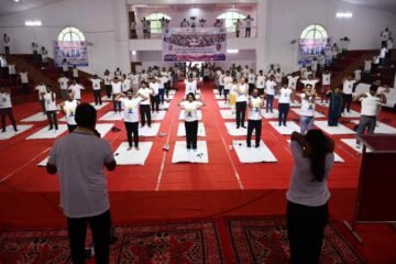 अंतर्राष्ट्रीय योग दिवस पर सरायकेला इंडोर स्टेडियम में भव्य सामूहिक योग कार्यक्रम आयोजित