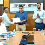 मतदाता सूची पुनरीक्षण कार्य की समीक्षा, उत्कृष्ट अधिकारियों-कर्मियों को किया गया सम्मानित