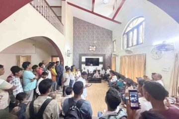 हेमंत सोरेन की नीतियों से प्रभावित होकर सैकड़ों लोगों ने थामा झामुमो का दामन