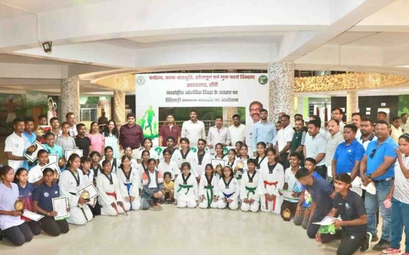 अंतरराष्ट्रीय ओलंपिक दिवस पर 42 खिलाड़ियों का सम्मान, खेल संस्कृति को बढ़ावा देने का लिया संकल्प