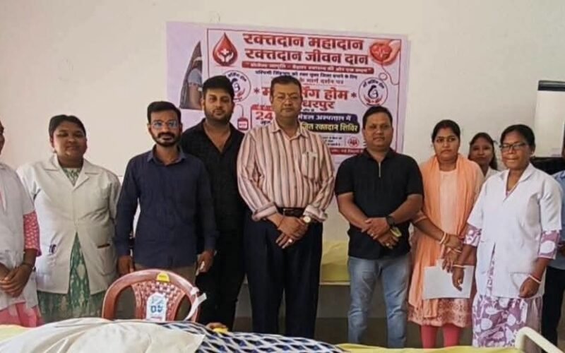 चक्रधरपुर अनुमंडल अस्पताल में चौथा रक्तदान शिविर आयोजित, 52 यूनिट रक्त संग्रह