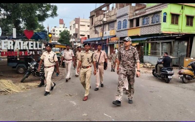 मुहर्रम से पहले सरायकेला-खरसावां में पुलिस का फ्लैग मार्च, शांति और सौहार्द बनाए रखने की अपील