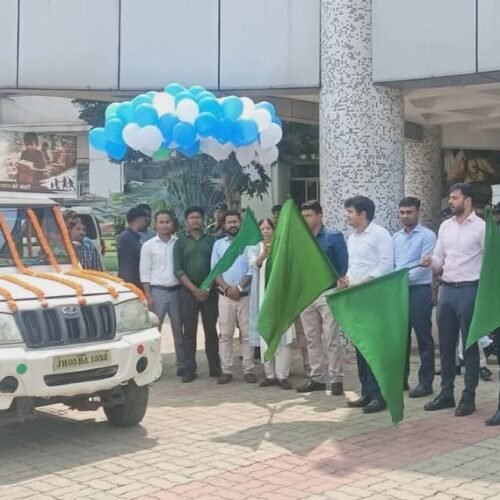 विश्व बाल श्रम दिवस पर चाईबासा में जागरूकता अभियान, उपायुक्त ने हरी झंडी दिखाकर रवाना किए प्रचार वाहन