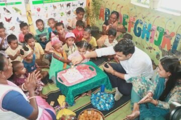आंगनबाड़ी केंद्रों में बाल भोज-सह-जन्मोत्सव कार्यक्रम का आयोजन, उपायुक्त ने बच्चों संग मनाया जन्मदिन