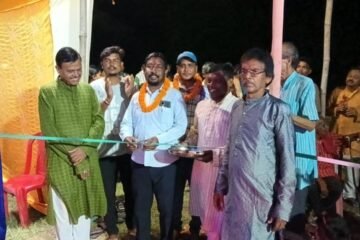 सरायकेला: जय माँ गायत्री छऊ नृत्य संस्था के सांस्कृतिक कार्यक्रम में छऊ कला की गूंज, सोनाराम बोदरा ने किया उद्घाटन