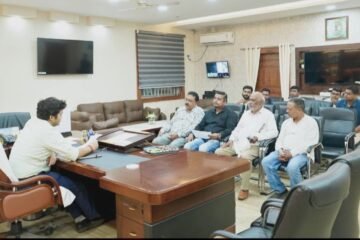 चाईबासा: मतदाता सूची के विशेष गहन पुनरीक्षण को लेकर राजनीतिक दलों एवं बीएलए के साथ बैठक आयोजित