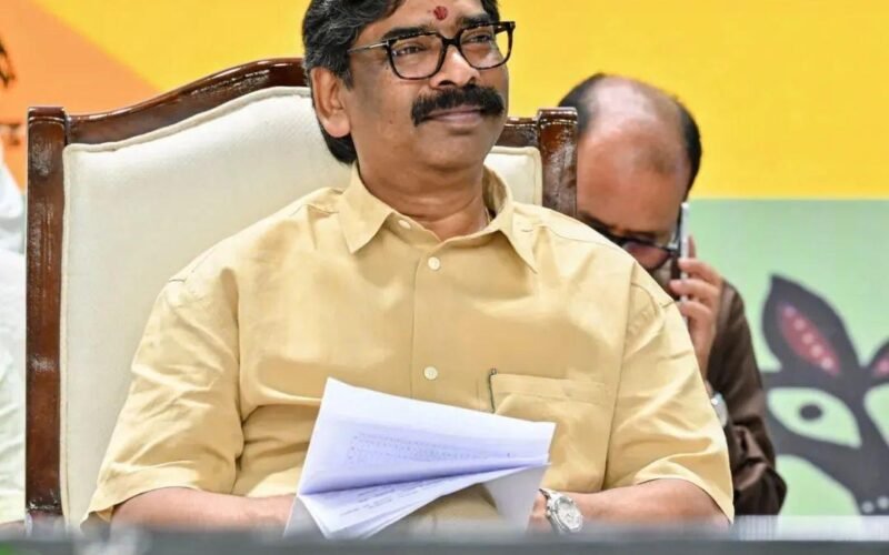 मुख्यमंत्री हेमंत सोरेन का बड़ा एक्शन, जमशेदपुर के एसएसपी और सरायकेला-खरसावां की एसपी हटाए गए